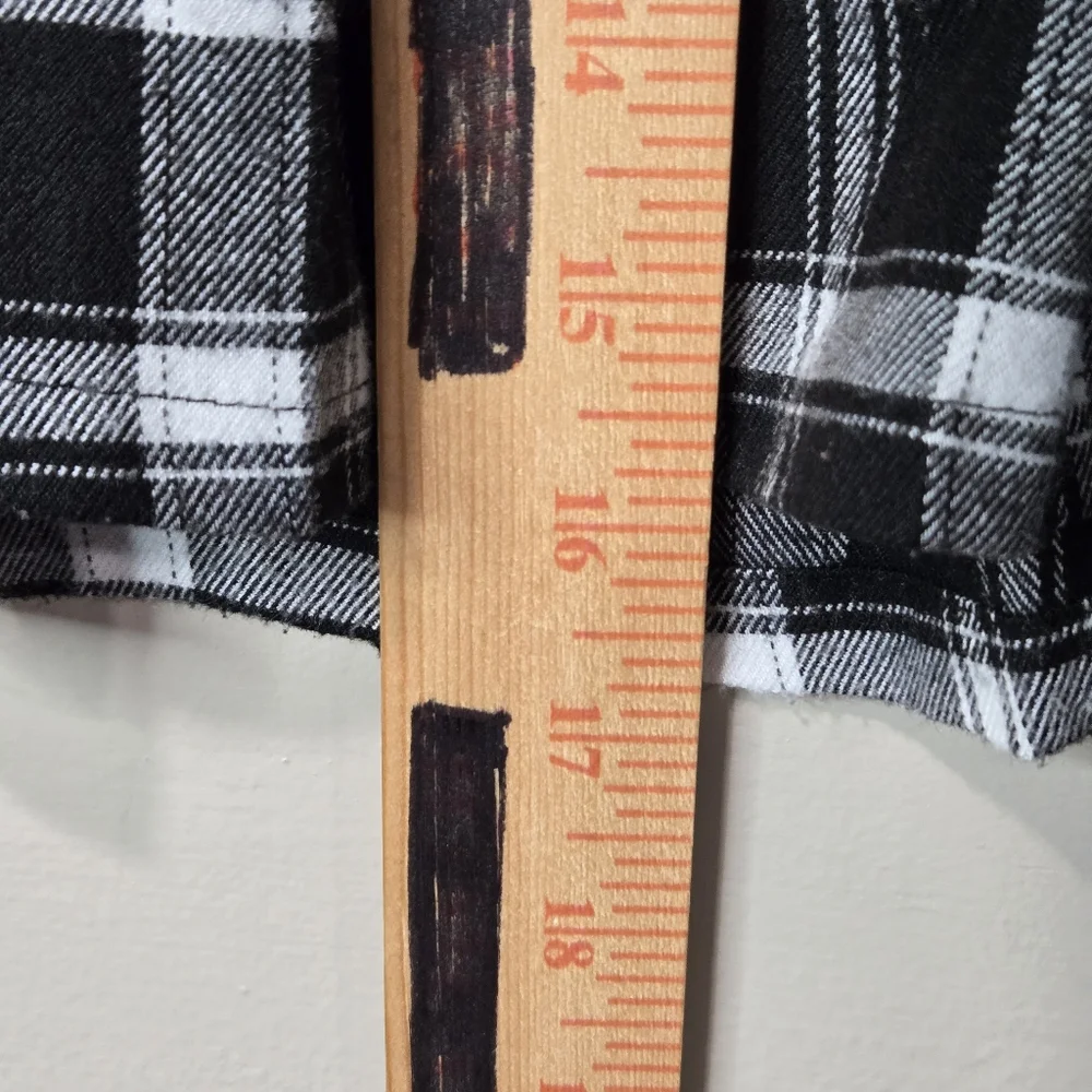 Hollister Black and White Plaid Skirt Size Small - Picture 6 of 6